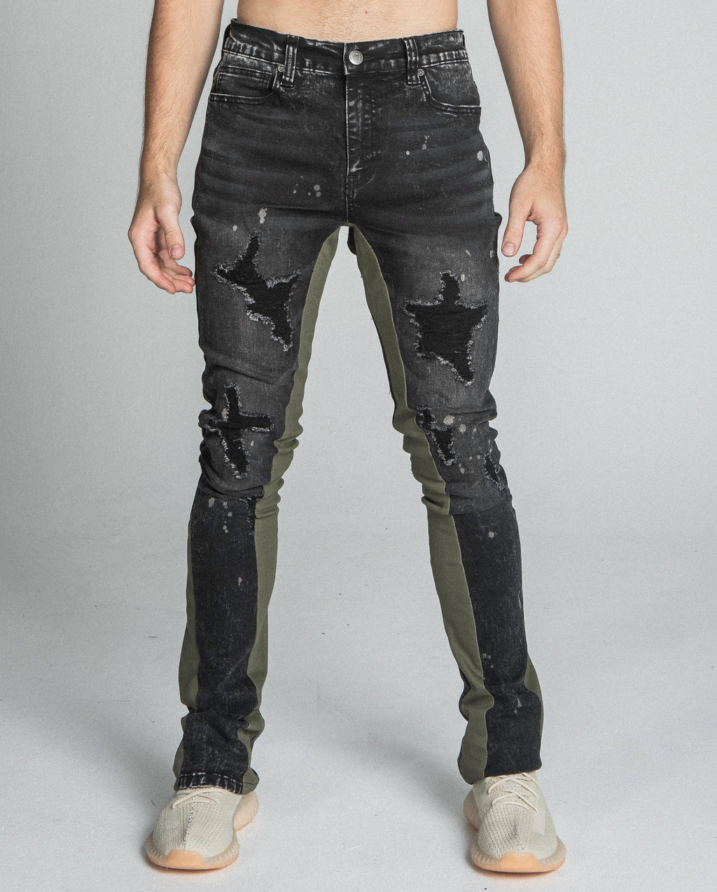 AR711 BLACK/BROWM DISTRESSED STAR STACKED JEANS