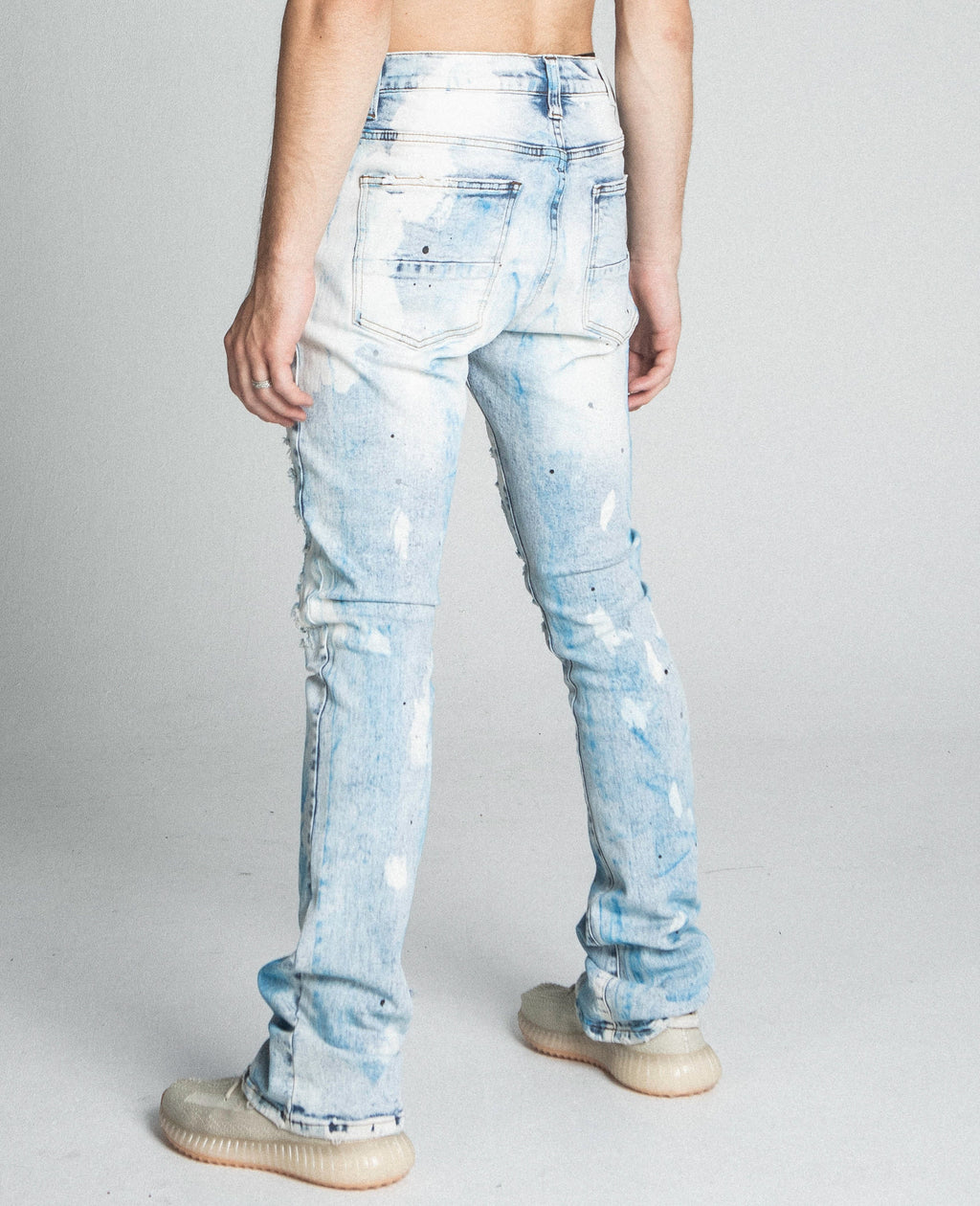 AJ28SK LIGHT BLUE/WHITE PAINT STACKED JEANS