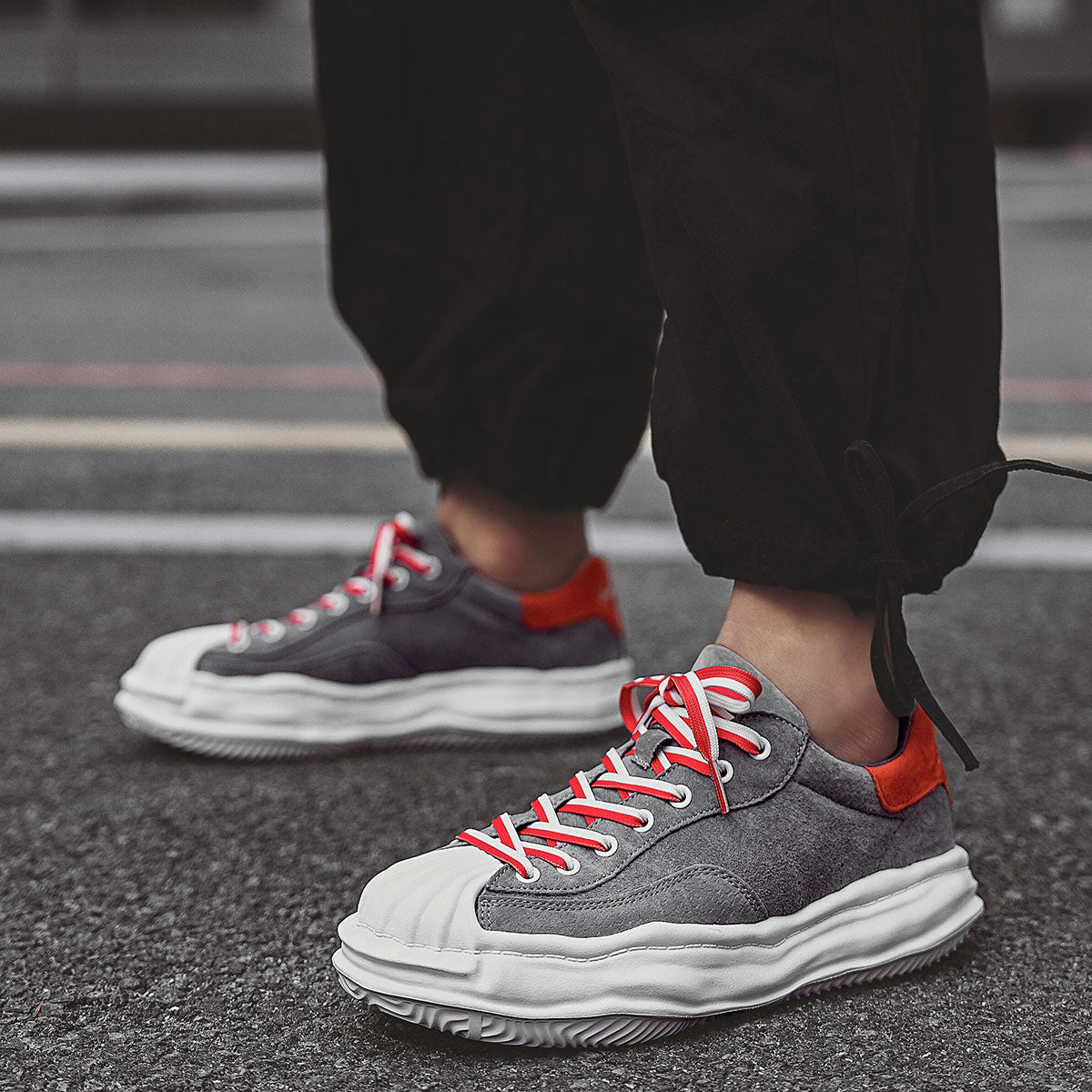 LQ225 EMA 11 Sneakers