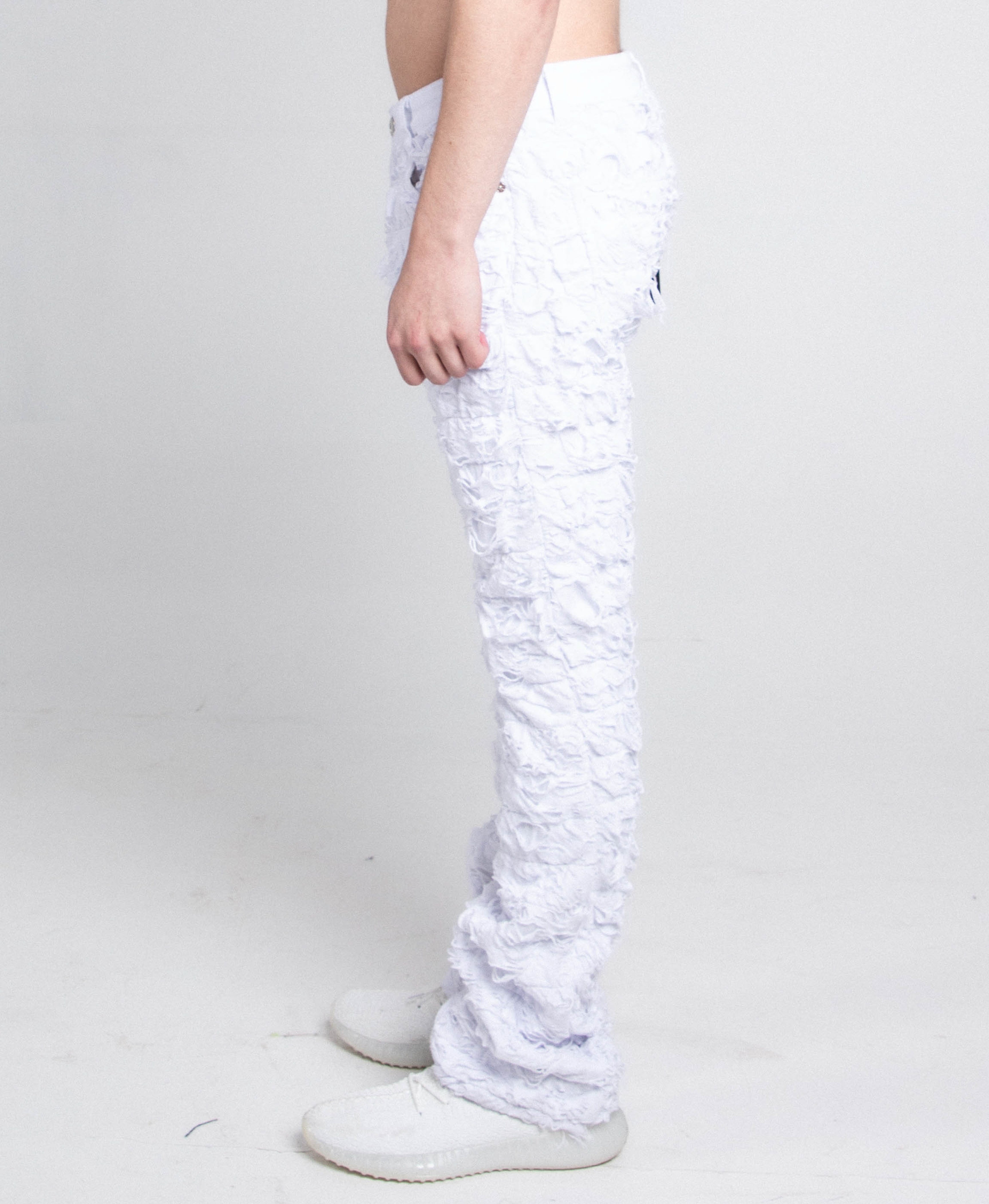 AR704 WHITE FRAYED STACKED JEANS