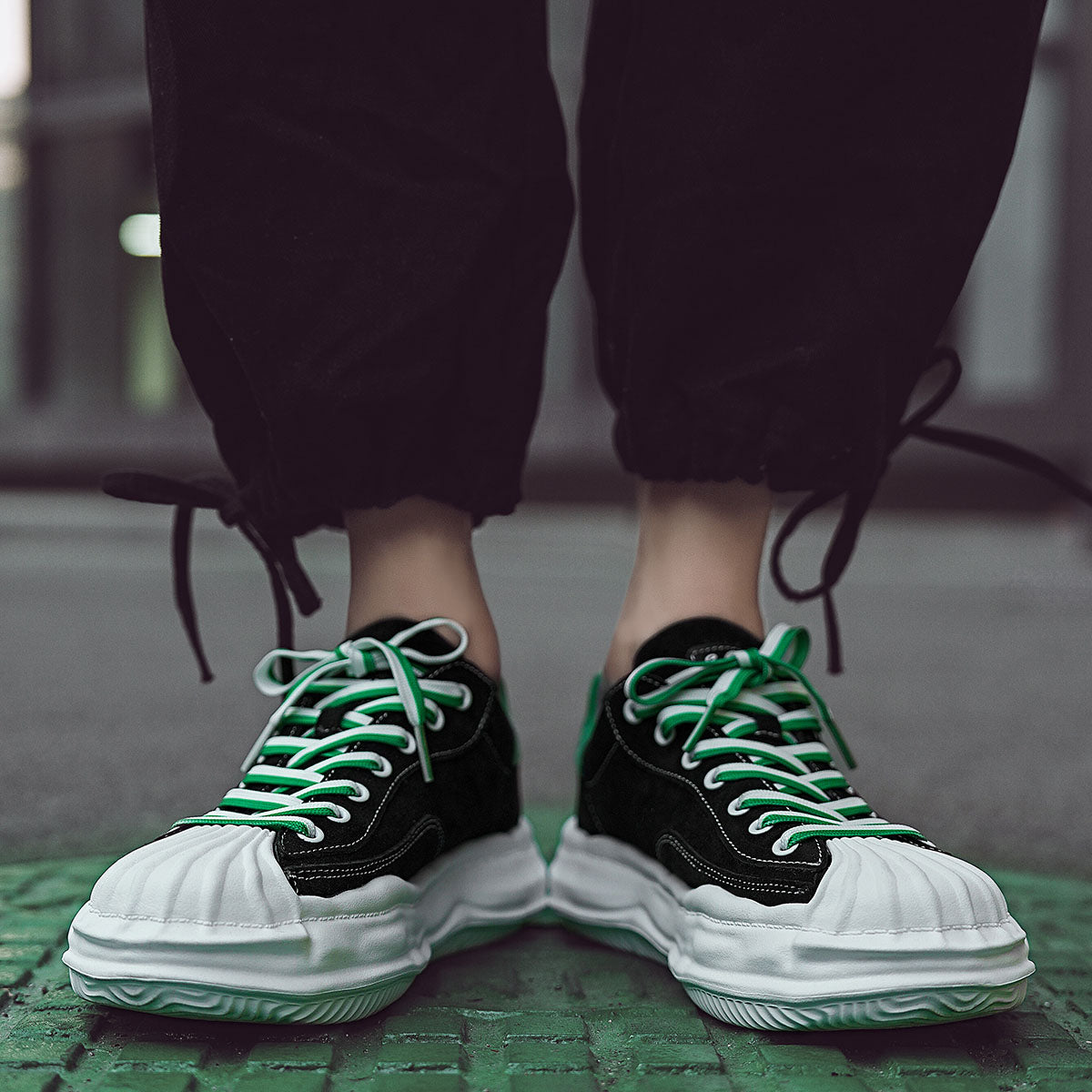 LQ225 EMA 11 Sneakers