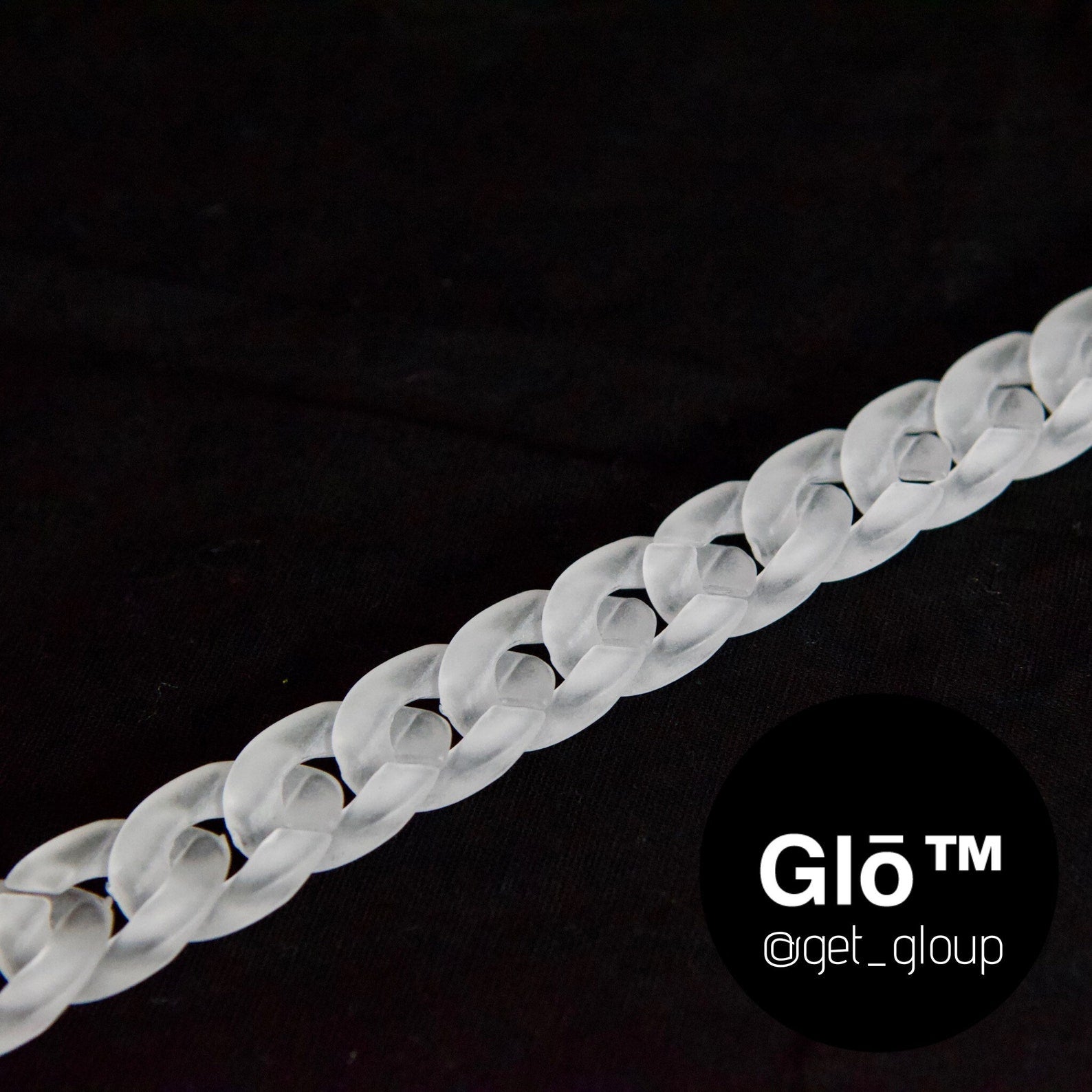 White Frosted Medium Cuban Link Bracelet – Acrylic Glass Chain for Y2K Fashion, Layering & Statement Style