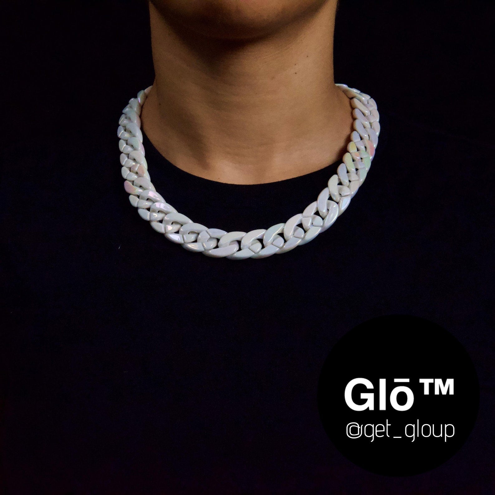 White Opal Medium Cuban Link Choker – Acrylic Glass Chain for Y2K Fashion, Layering & Statement Style