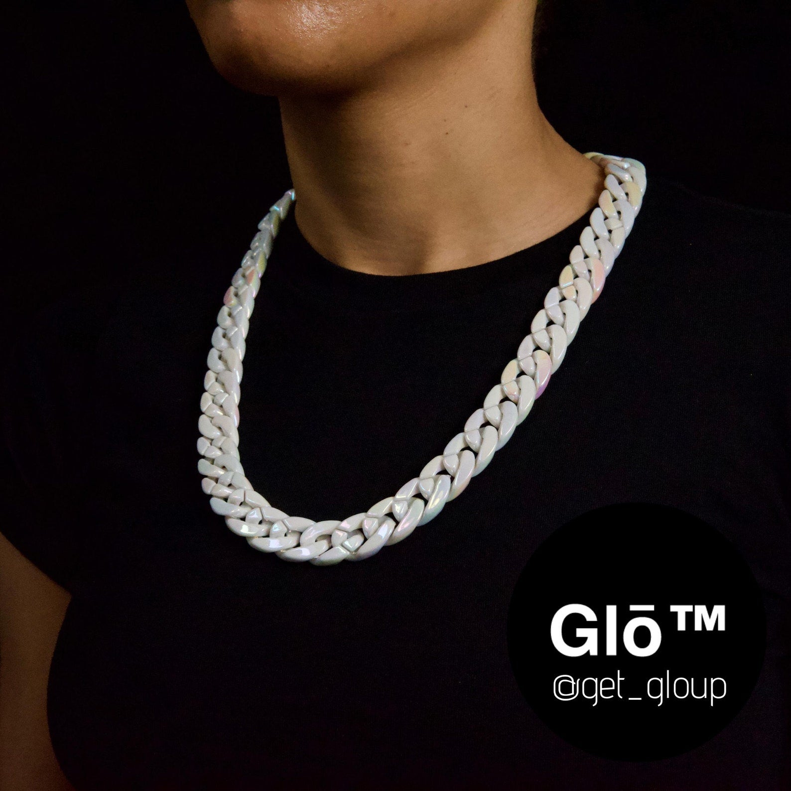 White Opal Medium Cuban Link Necklace – Acrylic Glass Chain for Y2K Fashion, Layering & Everyday Style